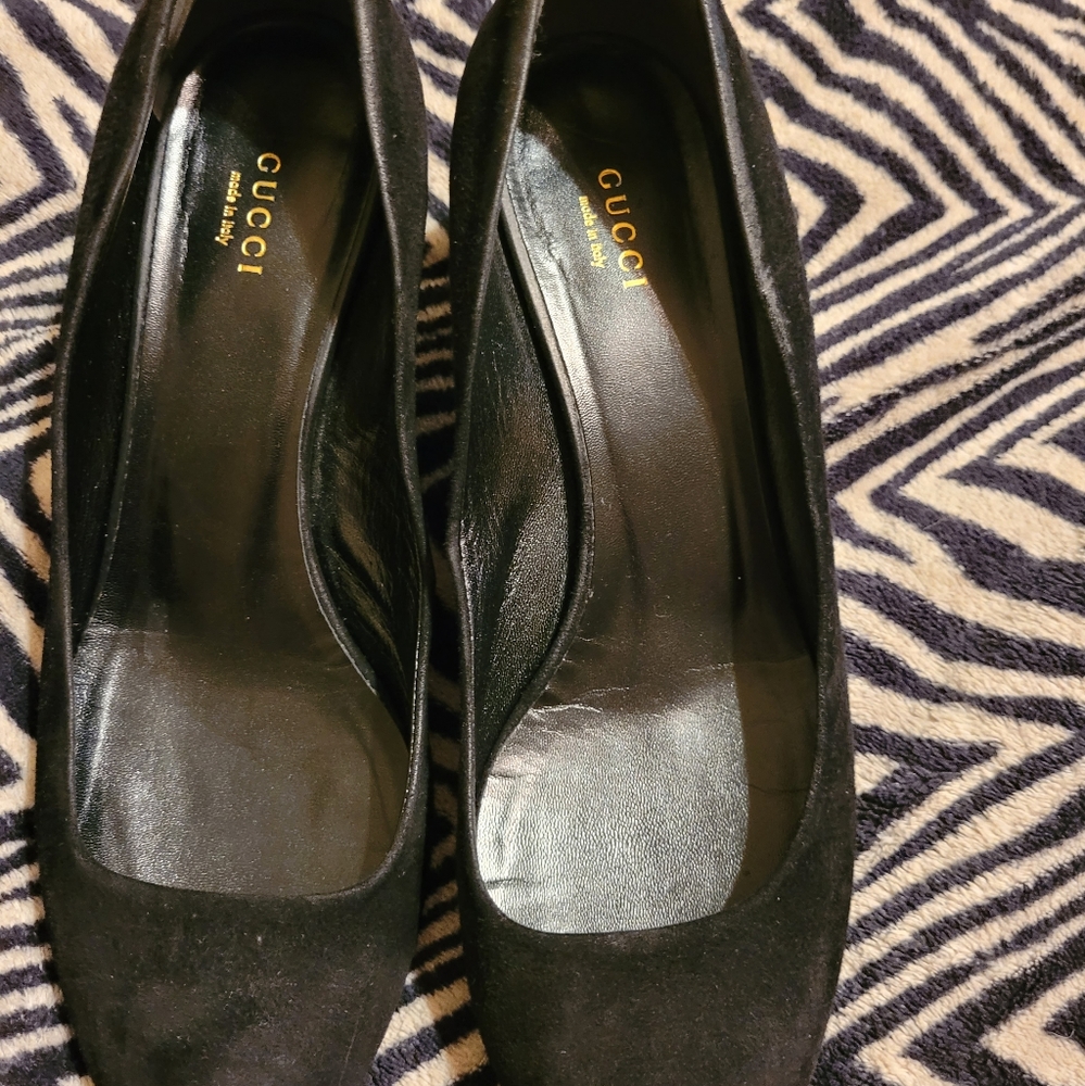 GUCCI Black Suede Pumps - Size 40
